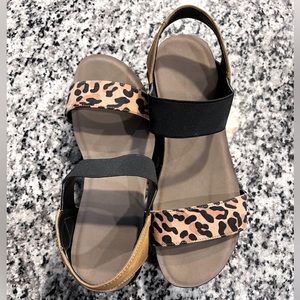 Leopard Wedge Sandals - 10
